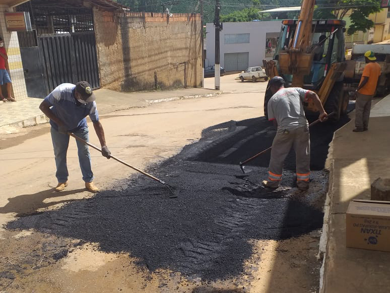 Distrito de São Sebastião do Sacramento recebe operação tapa buracos após indicação da Vereadora Mariley