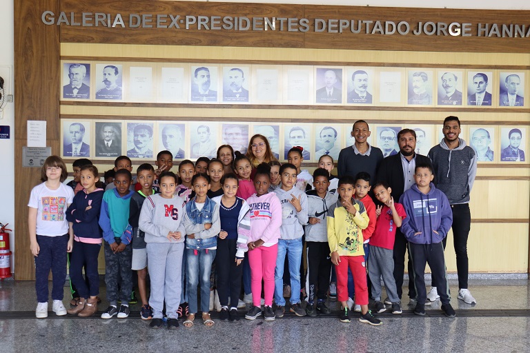 Alunos da Escola São Vicente participam do Projeto Cidadania da Câmara de Manhuaçu