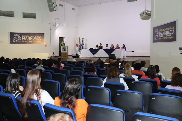 Câmara de Manhuaçu realiza cerimônia de encerramento do Agosto Lilás