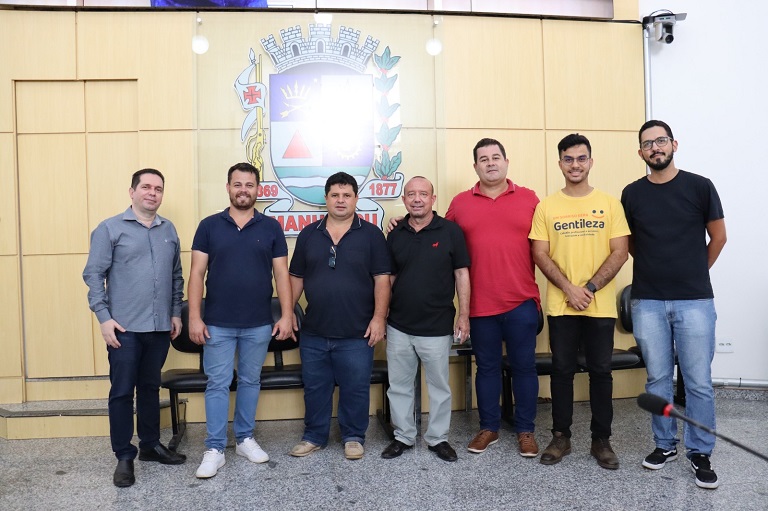 Câmara de Manhuaçu recebe visita do Presidente da Câmara de Ipanema