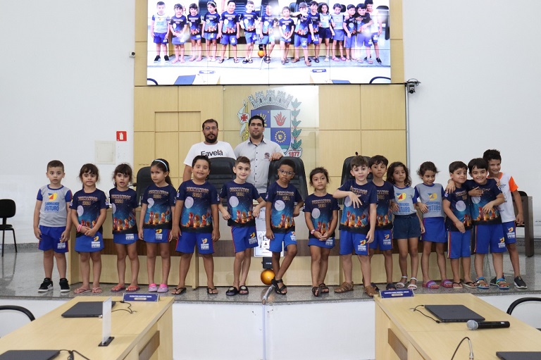 Projeto Cidadania recebe alunos da escola Caminhando para o Futuro