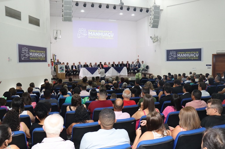 Vereadores homenageiam personalidades e instituições em sessão solene