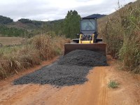 Manutenção em estradas do Barreiro é realizada após solicitação do vereador Allan do Alaor